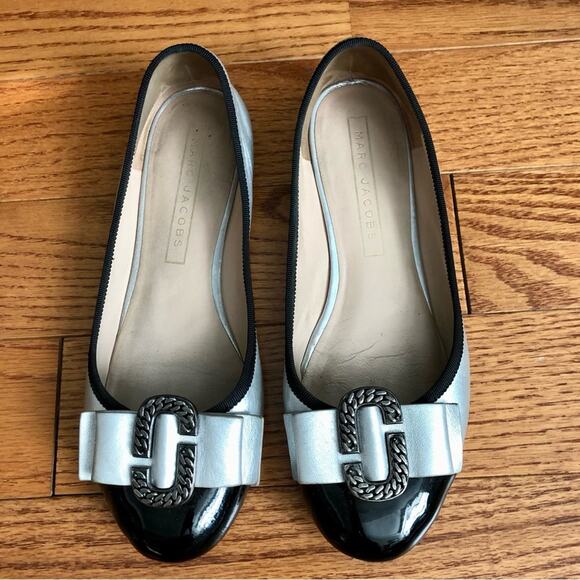 MARC JACBOBS SILVER LAMBSKIN LEATHER BALLET FLATS CAP TOE PATENT Women’s Size 8 - Picture 8 of 8